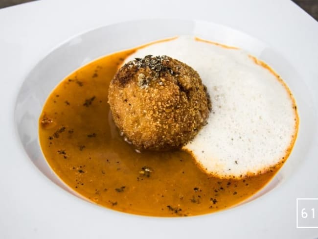 Cromesquis de porc et bisque de crustacés