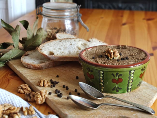 Pâté aux champignons, noix et sauge