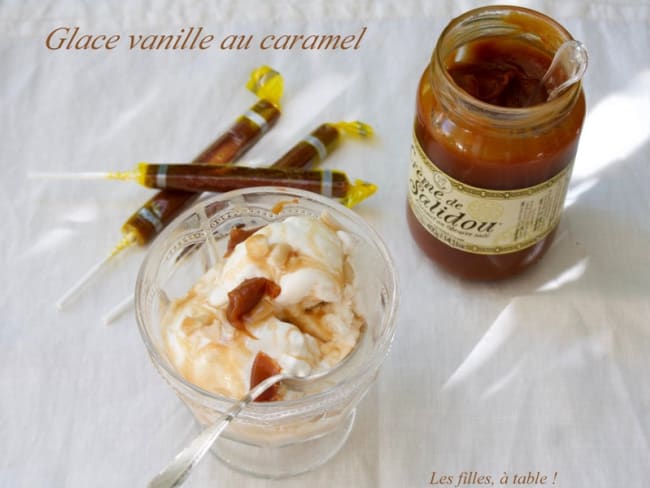 Glace vanille au caramel comme un sundae façon fast-food