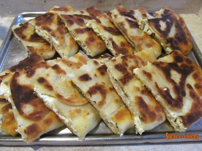 Galettes à  la poêle au fromage frais et à la ciboulette