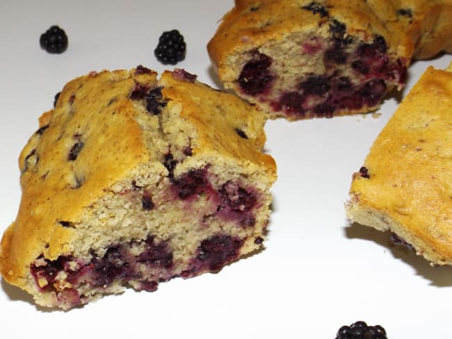 Gâteau aux mûres et aux noisettes