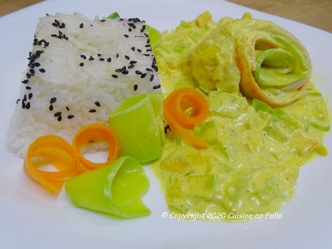 Roulades d'églefin au curcuma, gingembre, crème de coco et aux petits légumes