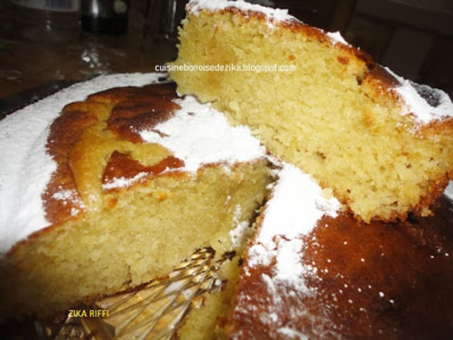 Gâteau délicieux au beurre de cacahuètes et au yaourt