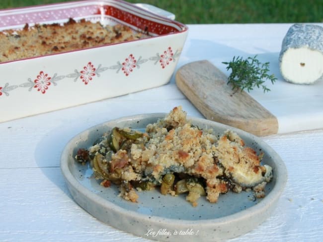 Crumble de courgettes au pesto et chèvre cendré