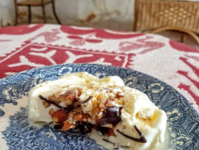 Glace à l’amande pralinée sans machine à glaces