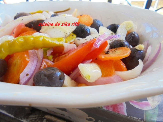 SALADE TOMATES-FENOUIL-CAROTTES ET OLIVES NOIRES