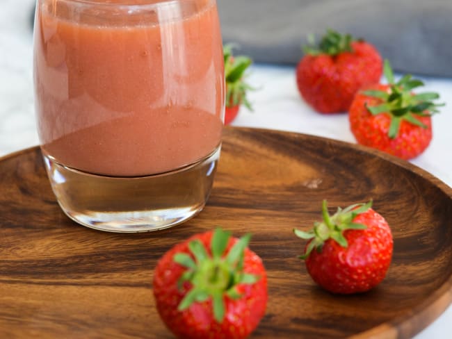 Smoothie aux fraises, pomme et poire