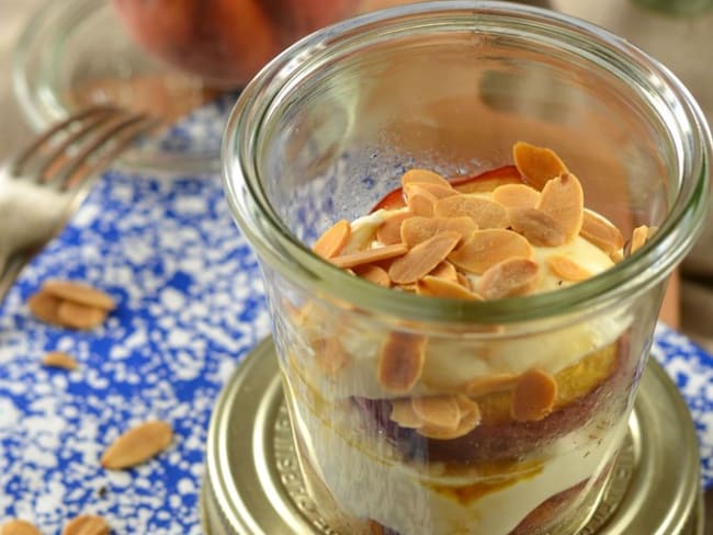 Verrine de pêche rôtie, mascarpone et sirop d'érable