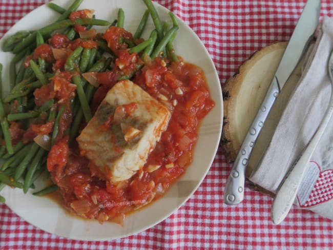 Filet de lieu noir en sauce tomate épicée.