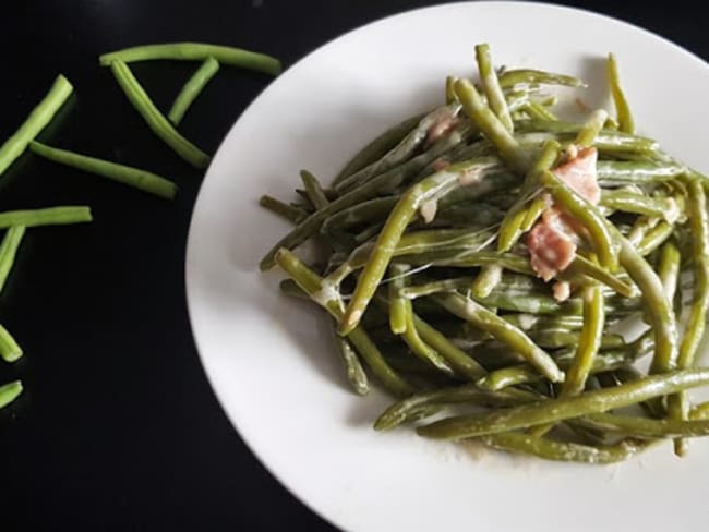 Haricots verts à la crème, mozzarella et jambon sec