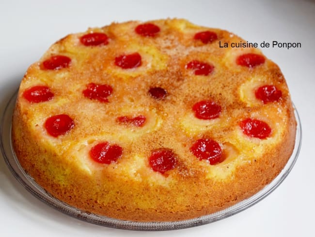 Gâteau yaourt aux petites pêches et cerises confites