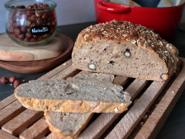 Pain cocotte aux noisettes et aux flocons d'avoine