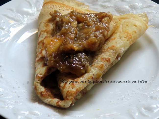 Crêpes au levain et compotée de figues aux noix