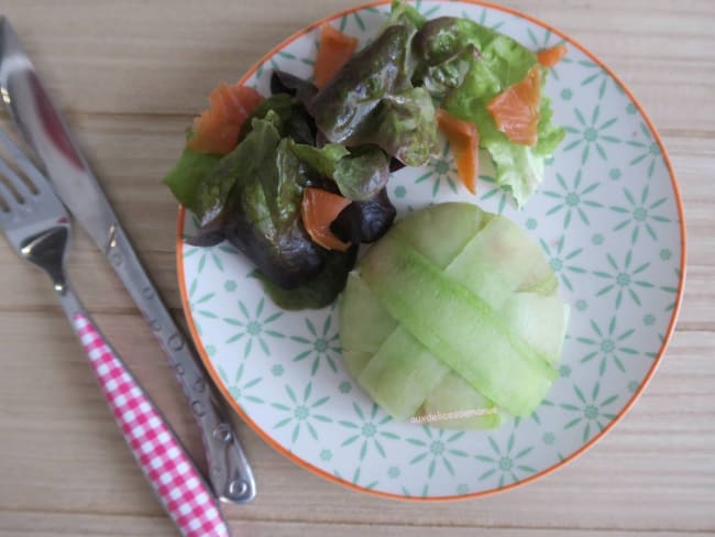 Dômes de truite fumée et concombre, au fromage de chèvre fais et tomates séchées