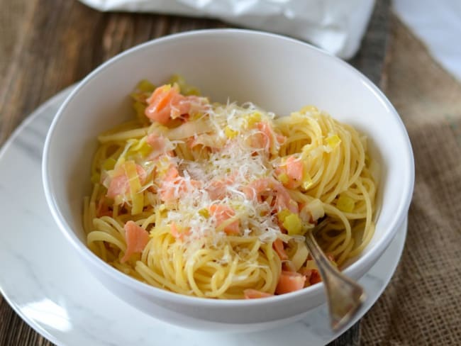 Spaghetti au saumon et fondue de poireau