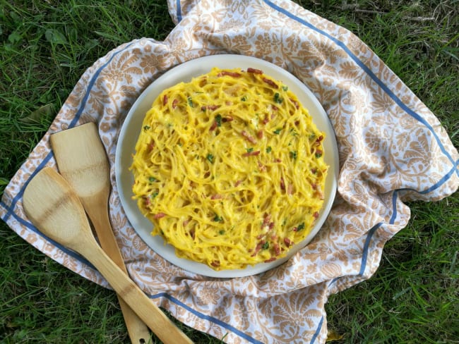 Gâteau de spaghettis aux lardons et au fromage