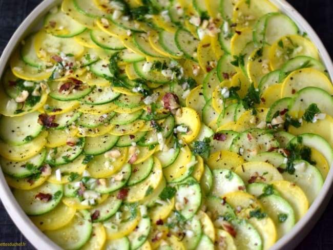 Carpaccio de courgettes aux noisettes