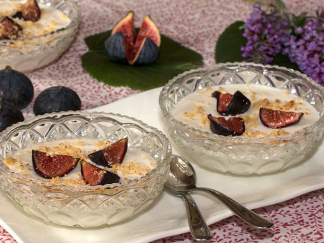 Blanc manger vanillé aux figues pochées à la fève Tonka