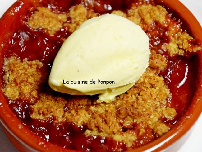 Crumble de pomme et prune parfumé au patxaran