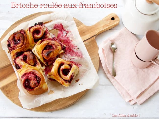 Brioche roulée aux framboises