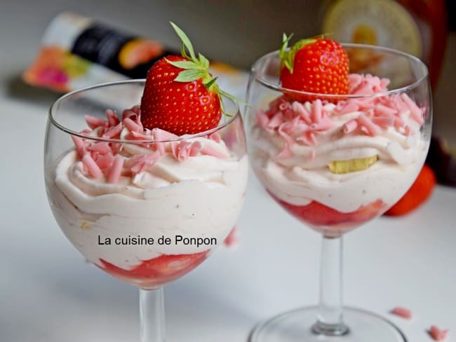 Mousse aux fraises et chocolat blanc, sans oeufs