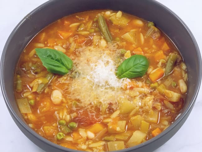 Minestrone aux petites pâtes grecques