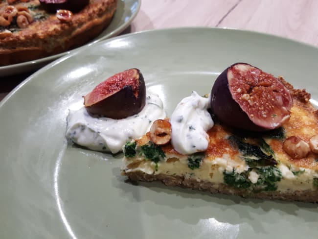 Quiche en fond de quinoa au chou kale et figues