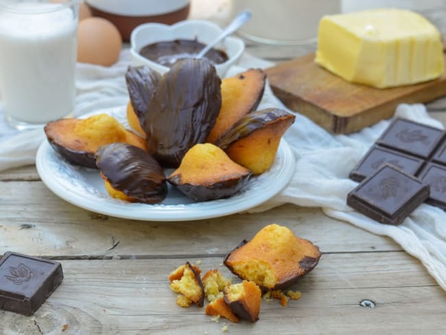 Madeleines en coque de chocolat