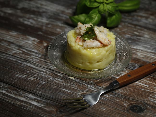 Écrasée de pommes de terre au crabe et huile de basilic