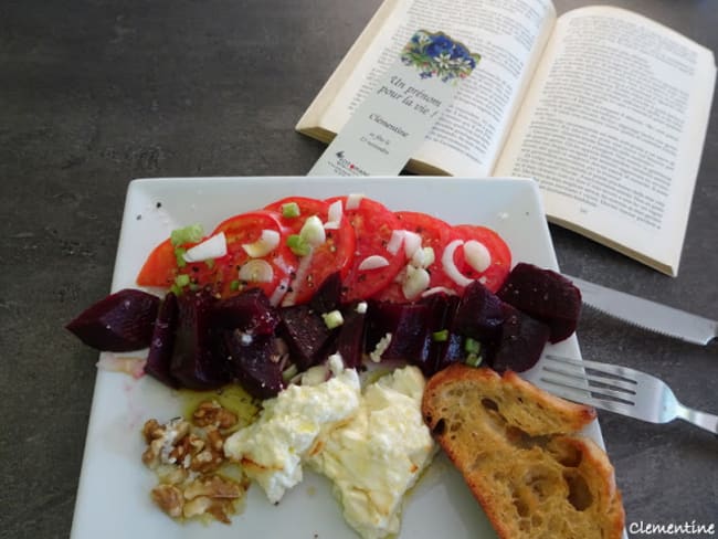 Salade de tomates, de betteraves et feta rôtie au miel