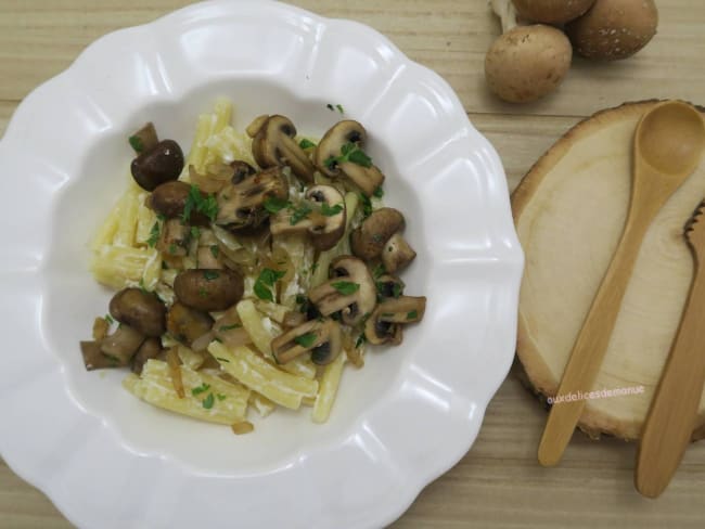 Pâtes aux champignons de Paris et chèvre frais