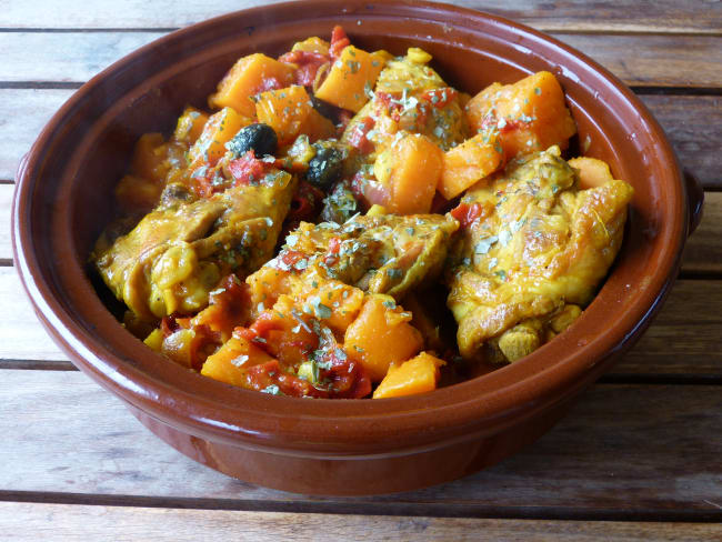 Tajine de poulet aux patates douces, olives noires et citron confit