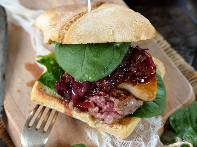 Burger Rossini au foie gras et oignon confit