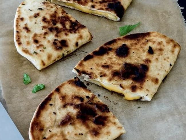 Naans au fromage et à l'ail