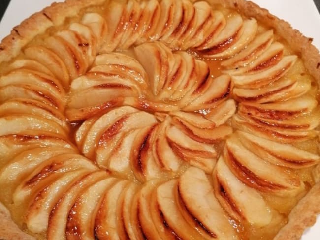 Tarte aux pommes pâte sablée gelée de pommes du Pays Basque