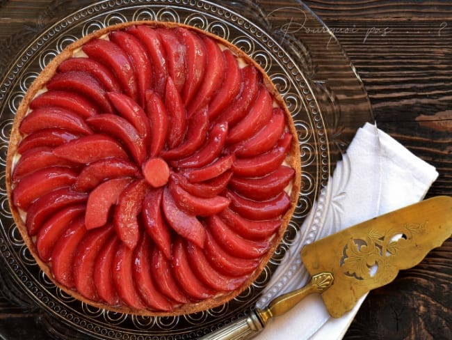 Tarte coings hibiscus sur mousse au fromage frais vanillé