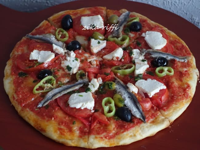 PIZZA AUX ANCHOIS - MOZZARELLA ET TOMATES FRAÎCHES