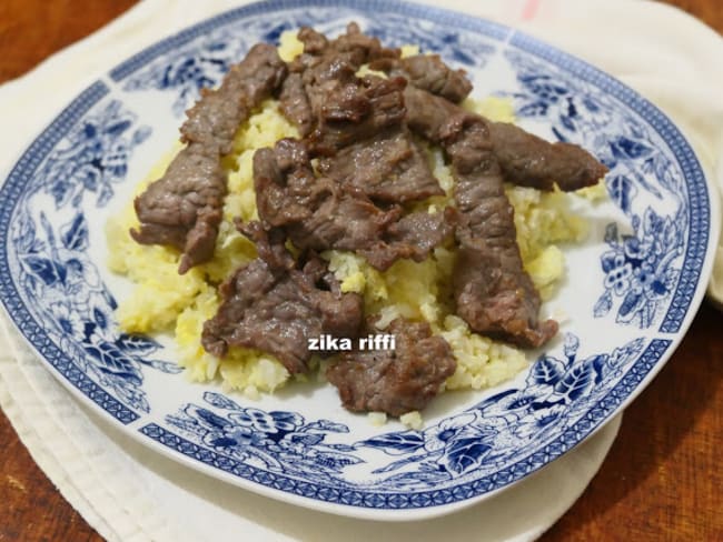 Riz frit aux oeufs et à la viande de boeuf