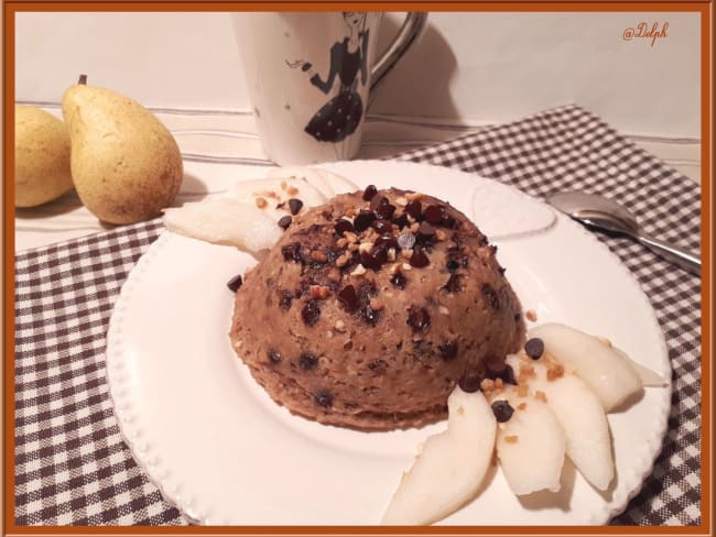 Bowl cake aux flocons d’avoine poire et praliné