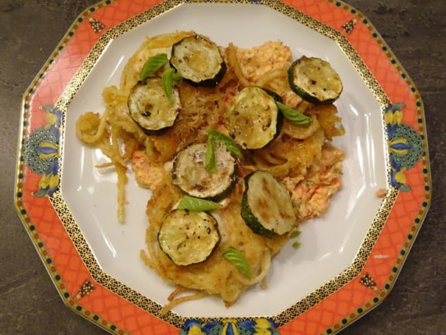 Spaghettis frits aux courgettes et pesto à la sicilienne