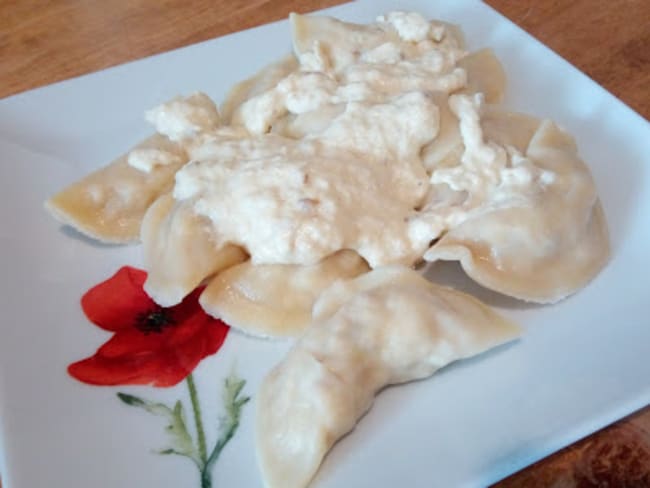 Les raviolis aux cèpes et au poulet, sauce au comté