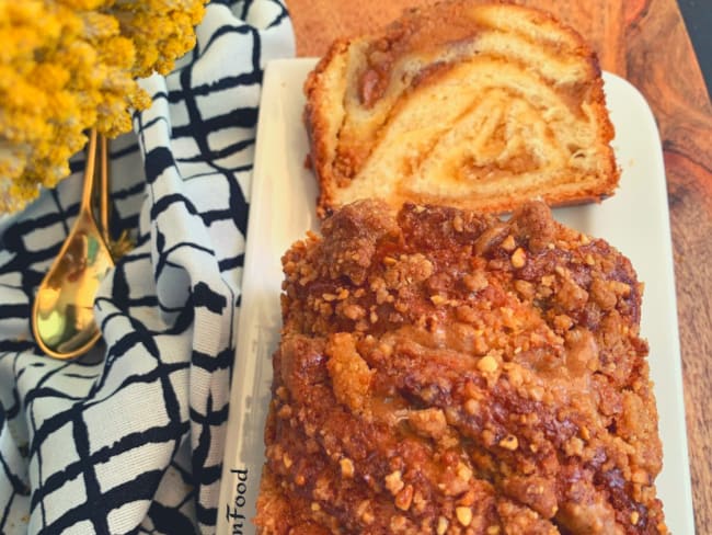 Babka à la crème d’amandes, praliné noisettes et streusel à la cannelle