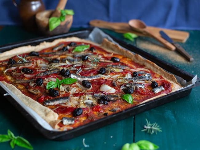 Tarte aux anchois et aux poivrons marinés