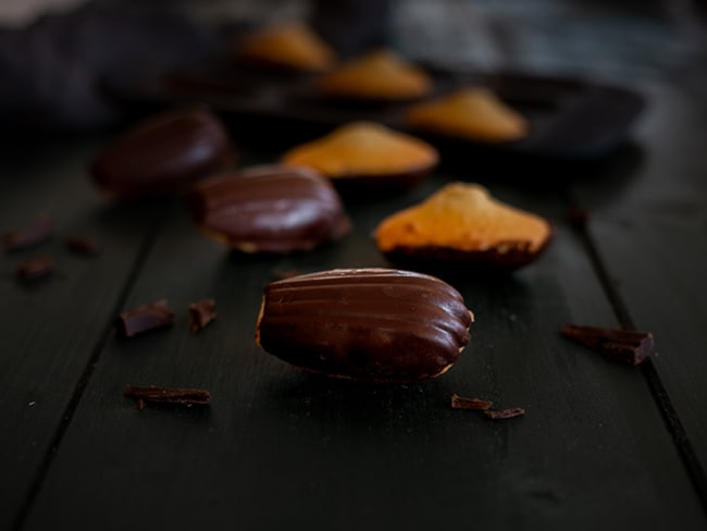 Madeleines en coque de chocolat