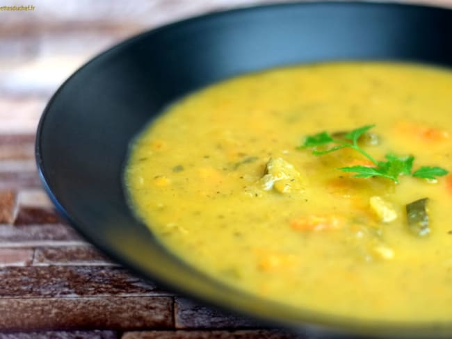 Soupe de courgettes et carottes aux épices