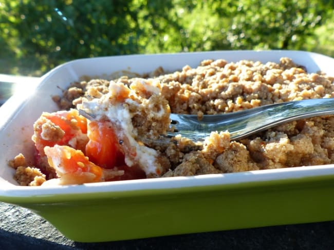 Crumble salé à la tomate et au fromage de chèvre frais