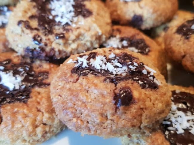 Gâteaux aux noix, beurre de cacahuètes et chocolat noir