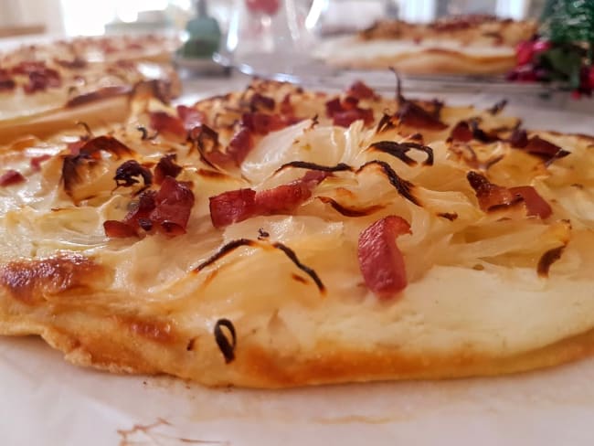 Flammenkueche ou tarte flambée à l'alsacienne