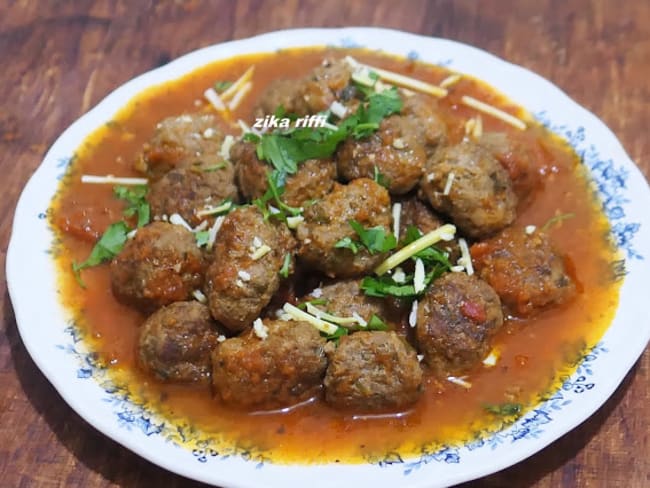 Boulettes d'agneau au fromage et sauce tomate maison