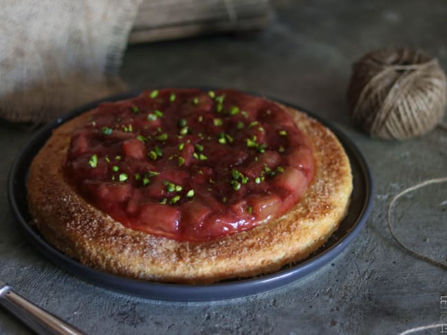 La tarte briochée fraise-rhubarbe